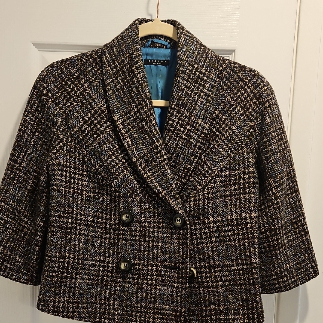 Sisley Black And Blue Cropped Blazer.